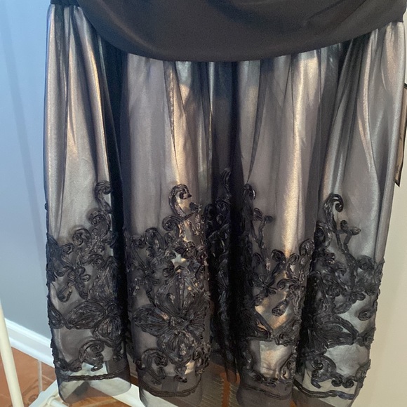 Dress - Picture 3 of 4